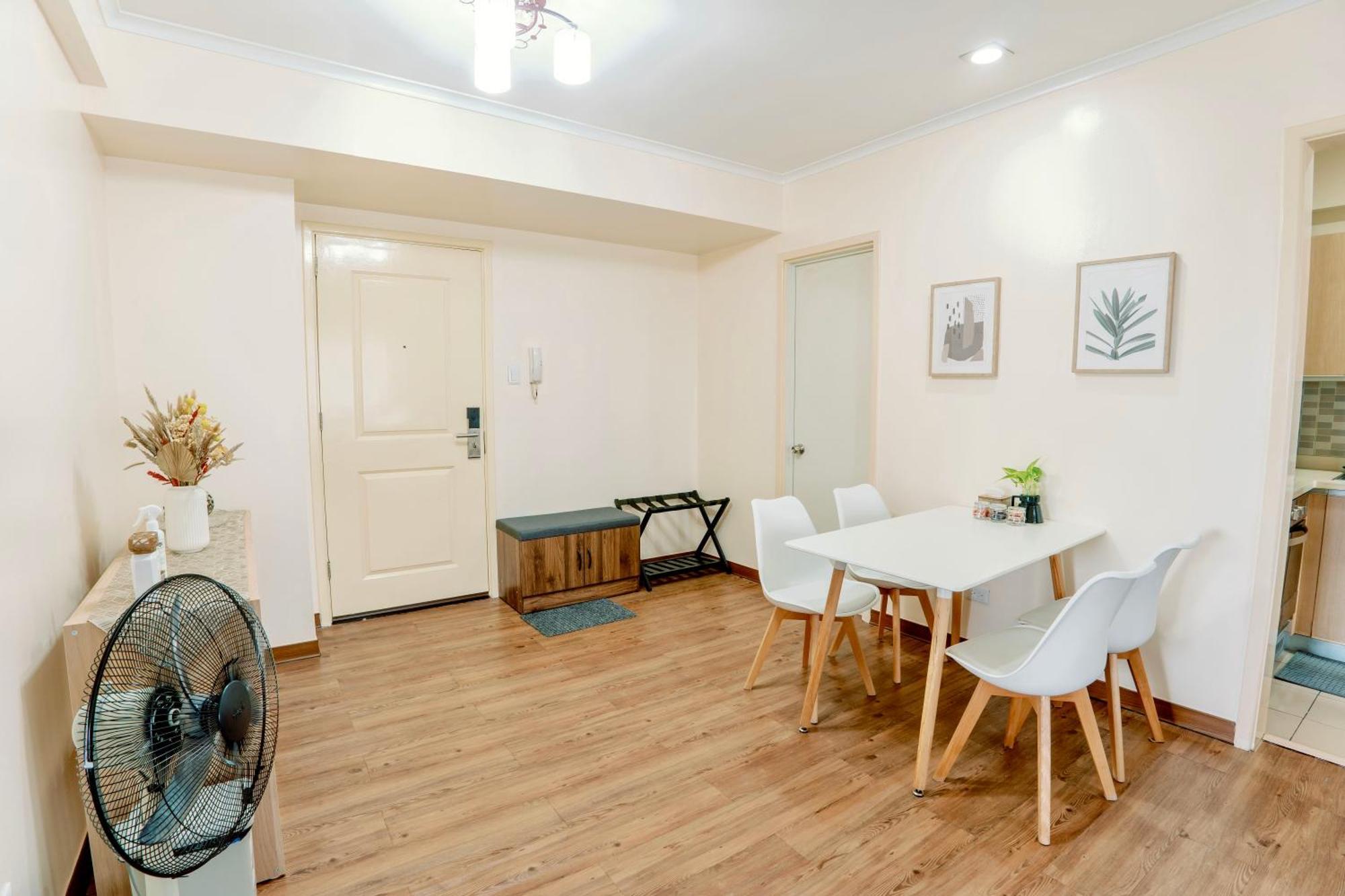 Spacious 2br At Soma Bgc Near Sm Aura And Bonifacio High Street *
