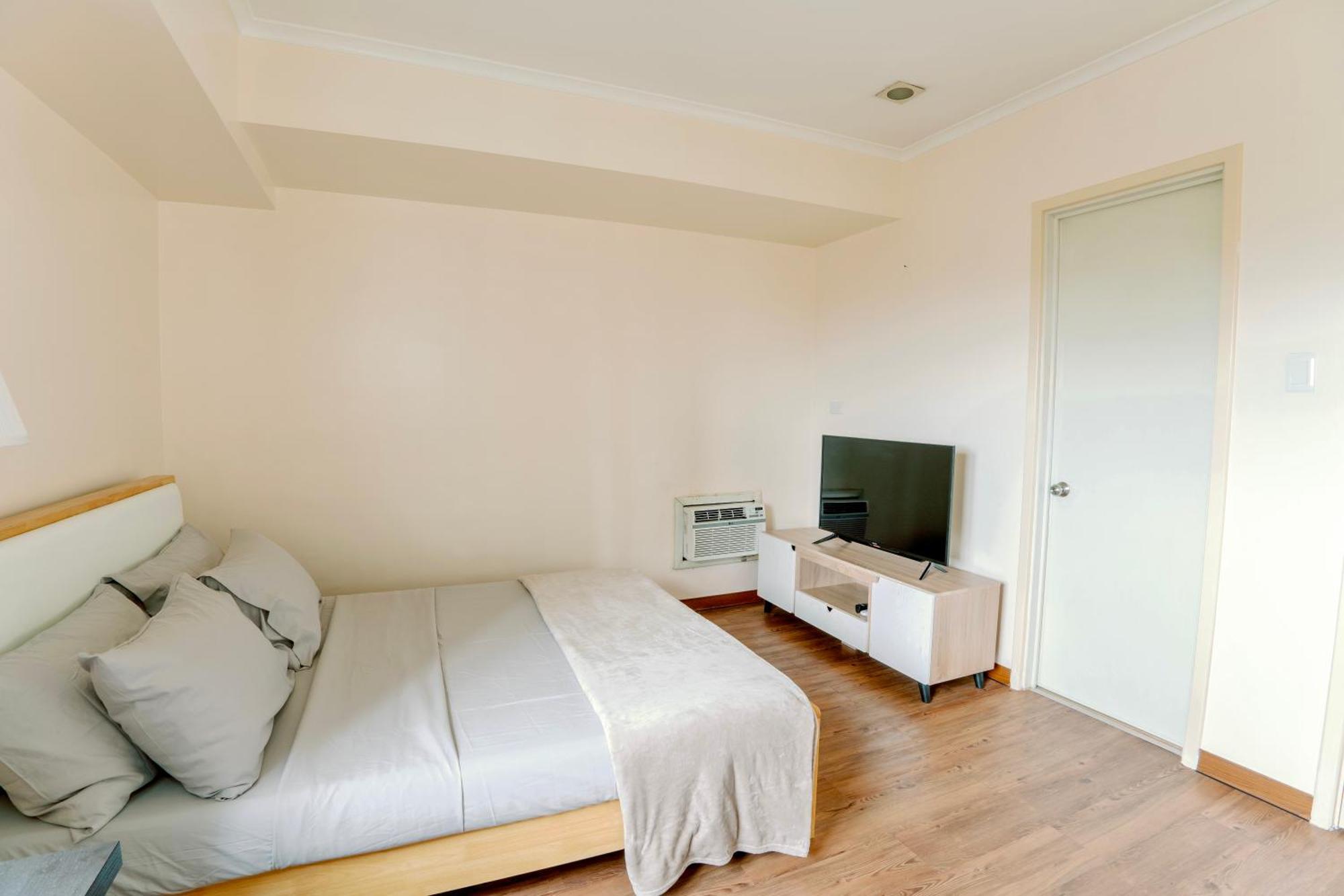 Spacious 2br At Soma Bgc Near Sm Aura And Bonifacio High Street Manila