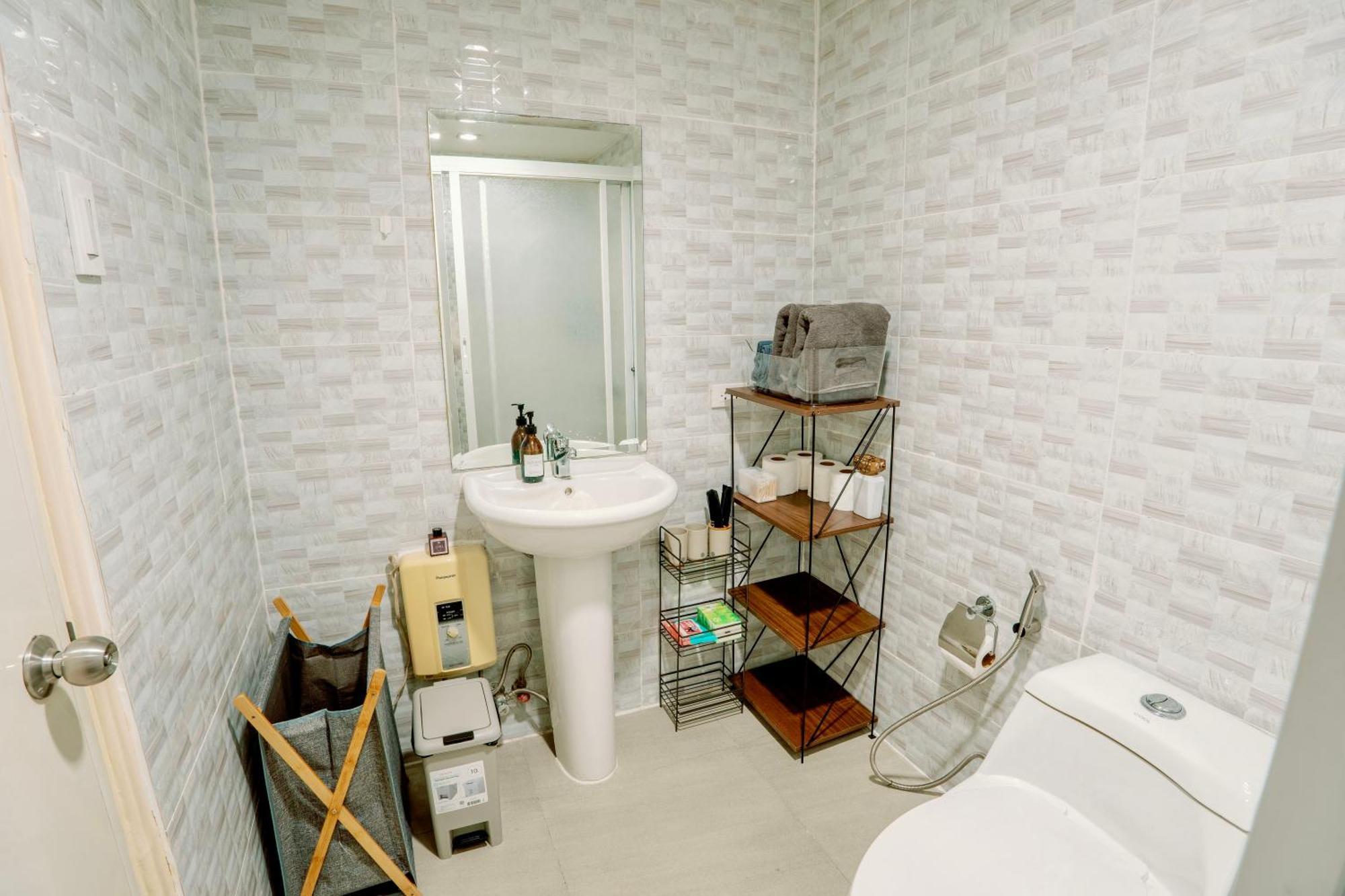 Spacious 2br At Soma Bgc Near Sm Aura And Bonifacio High Street Apartment *
