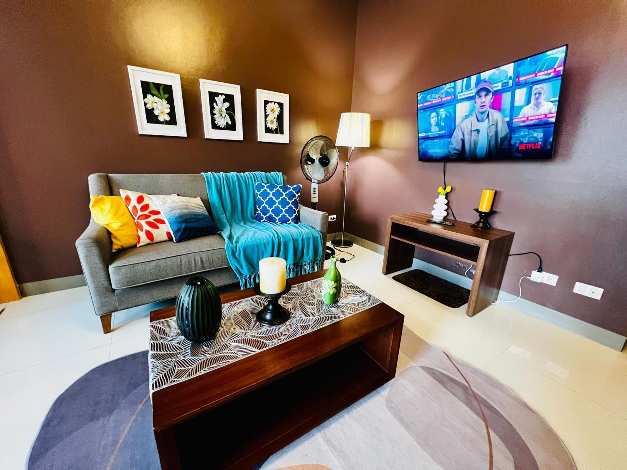 Bgc Luxury - Pool, Wi-fi, View - 11 Apartment Manila