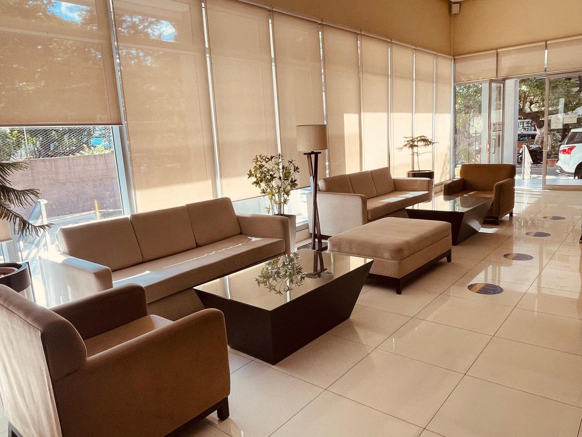 Apartment In 8 Adriatico For Short-stay Near Up St Lukes & Us Embassy