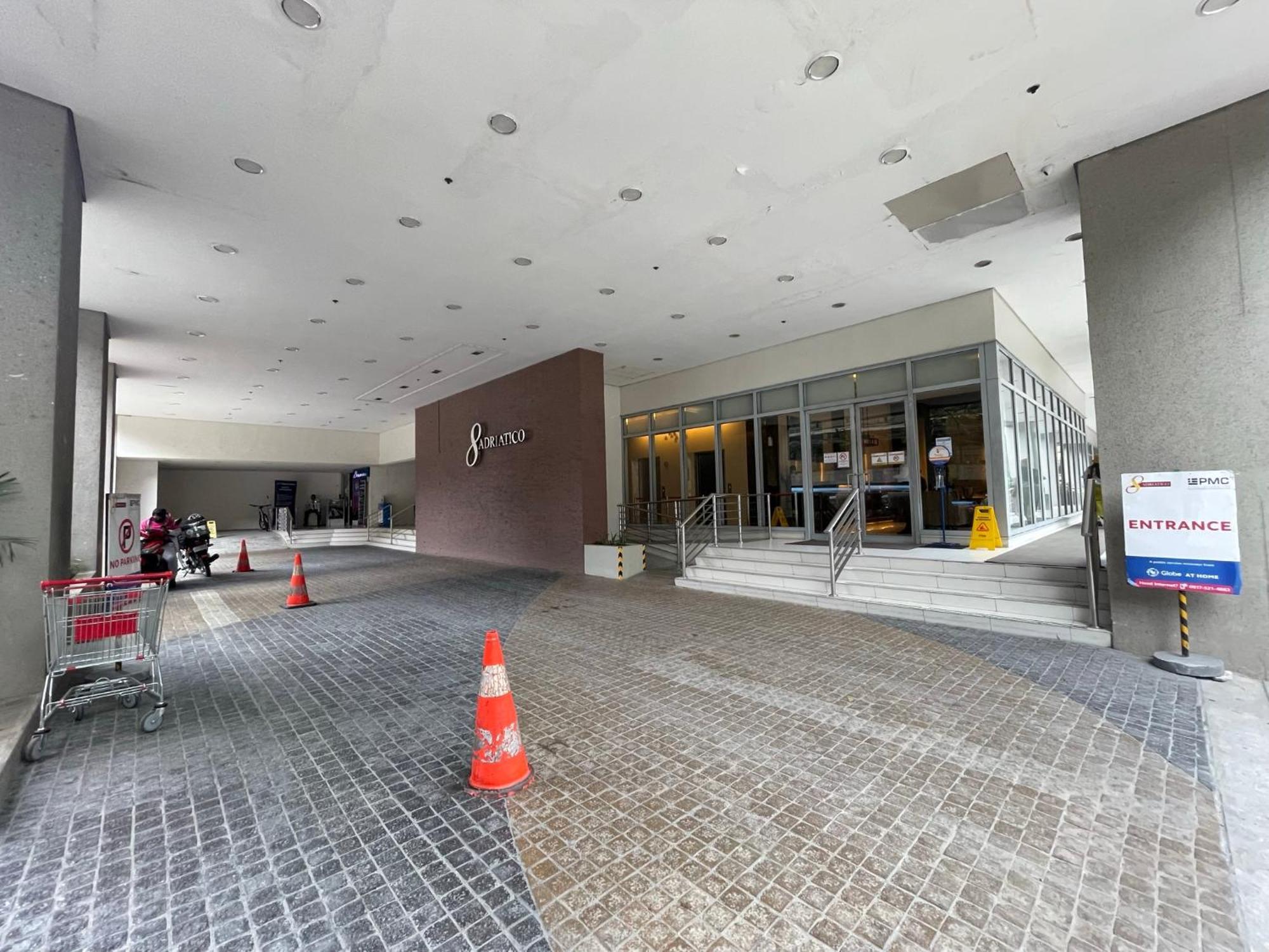 In 8 Adriatico For Short-stay Near Up St Lukes & Us Embassy