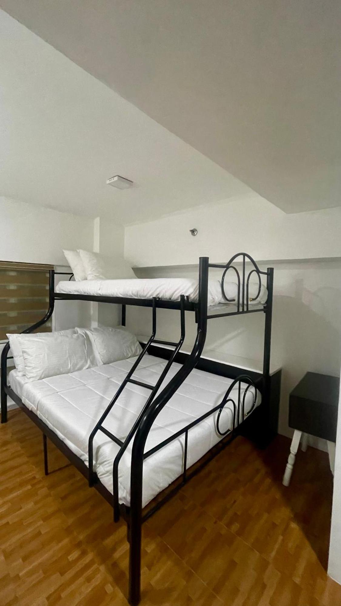 Group For 6 With 3 Bunk Beds, Kitchen, Wi-fi & Netflix, Near Mrt Boni Manila