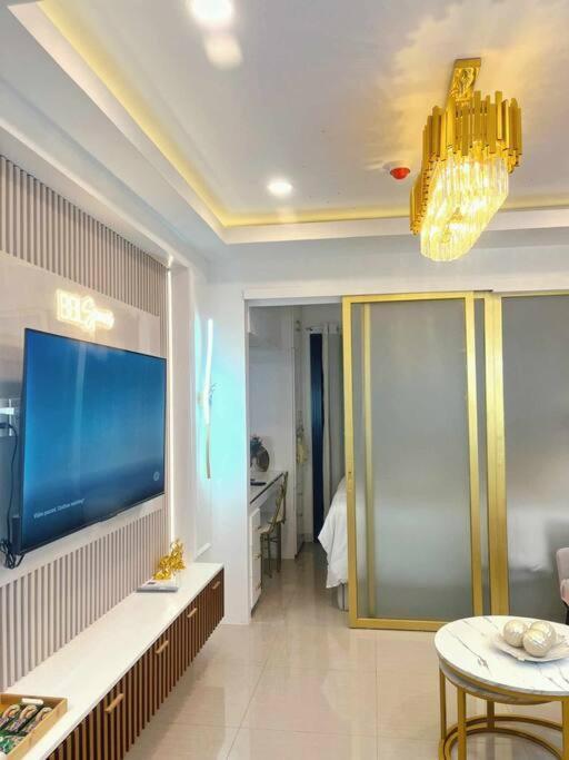 Apartment 1br Balcony Luxury Shore 2 Near Moa & Naia Manila