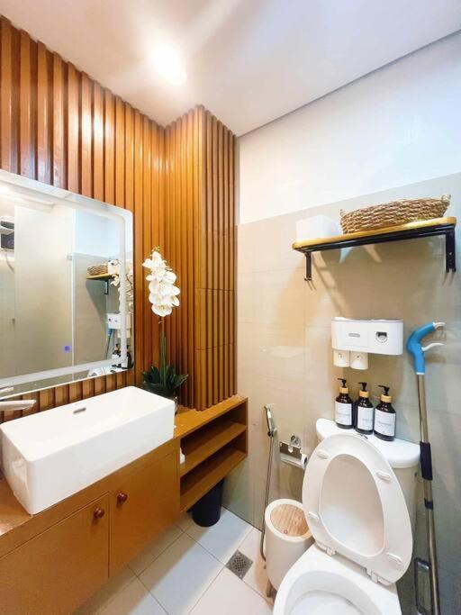 1br Balcony Luxury Shore 2 Near Moa & Naia Apartment Manila