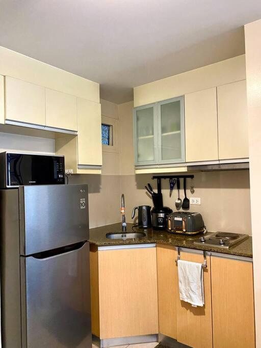 Apartment Layover Staycation Walking Distance To Naia T3