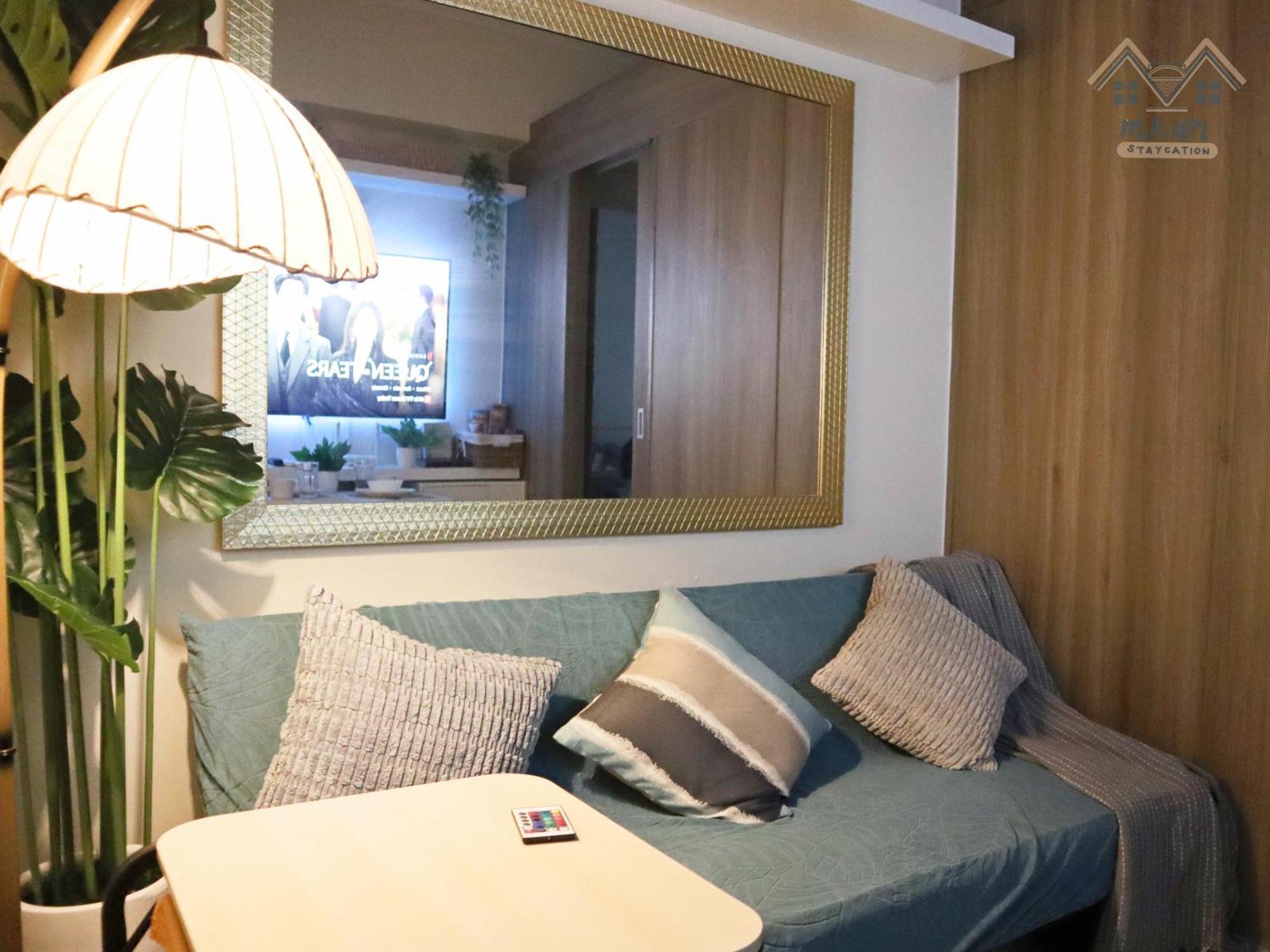 Cozy Vibrant Staycation Netflix Wifi Mandaluyong Apartment *