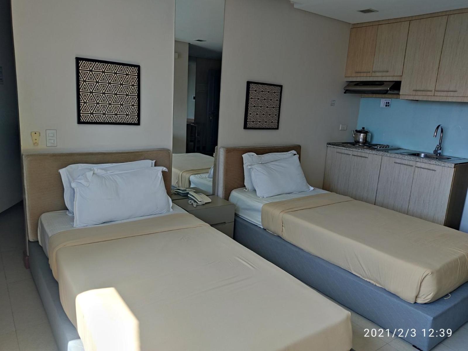Apartment Twin Beds With View Manila