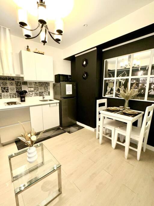 Azure 1br With Projector Apartment