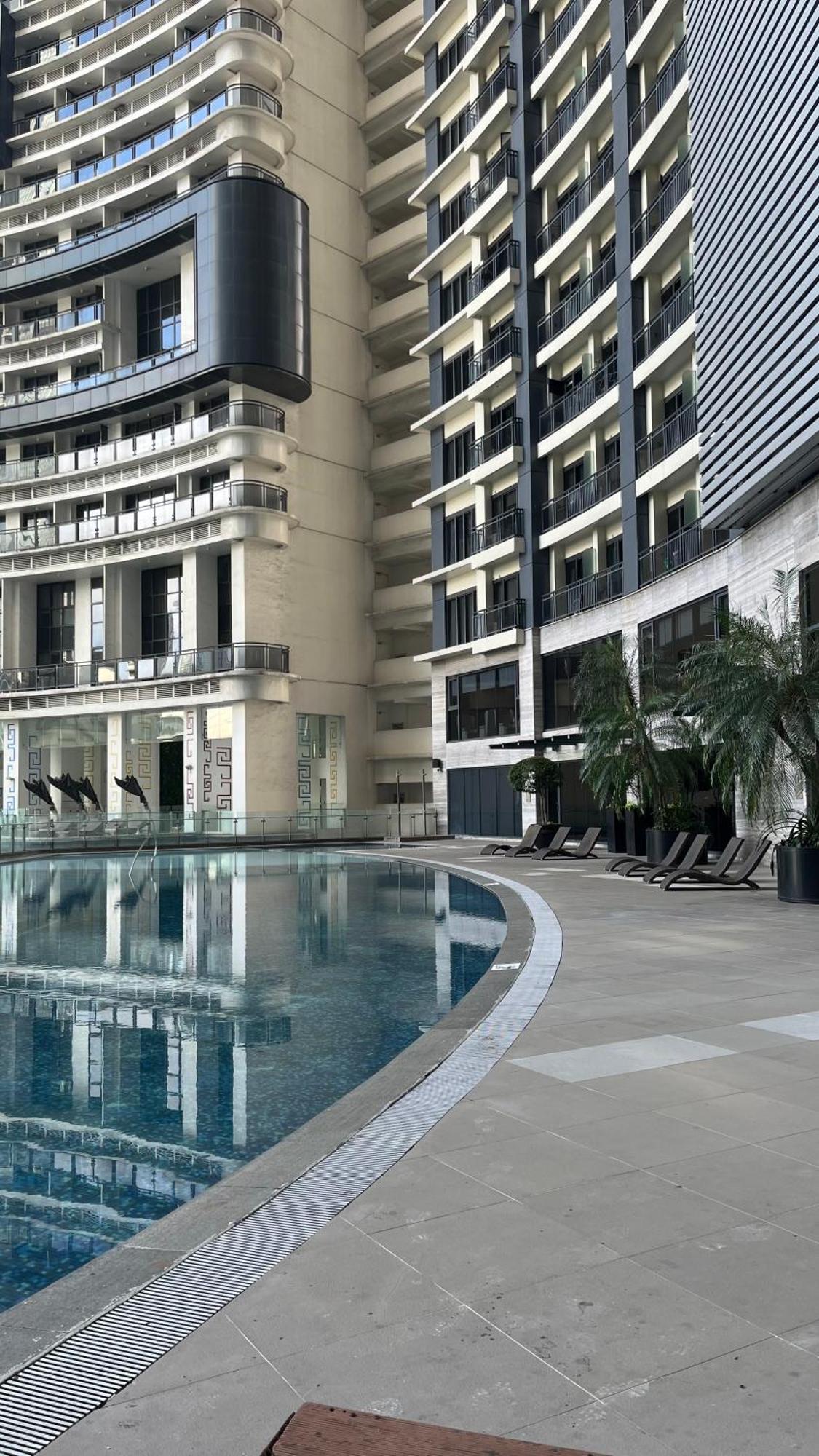 Newly Spacious Unit In Poblacion Makati W Full Stunning View, Wifi, Sauna, Gym, Swimming Pool And Game Room!
