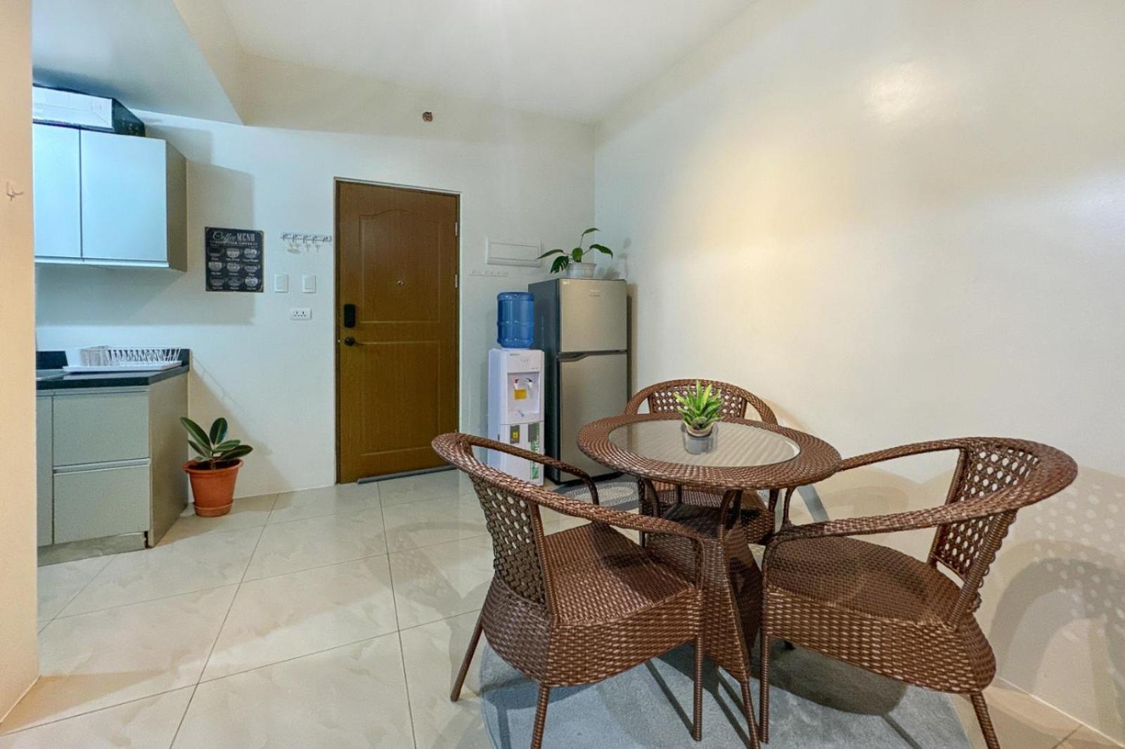 Family Size Staycation In Makati With New Year's Firework Balcony View *