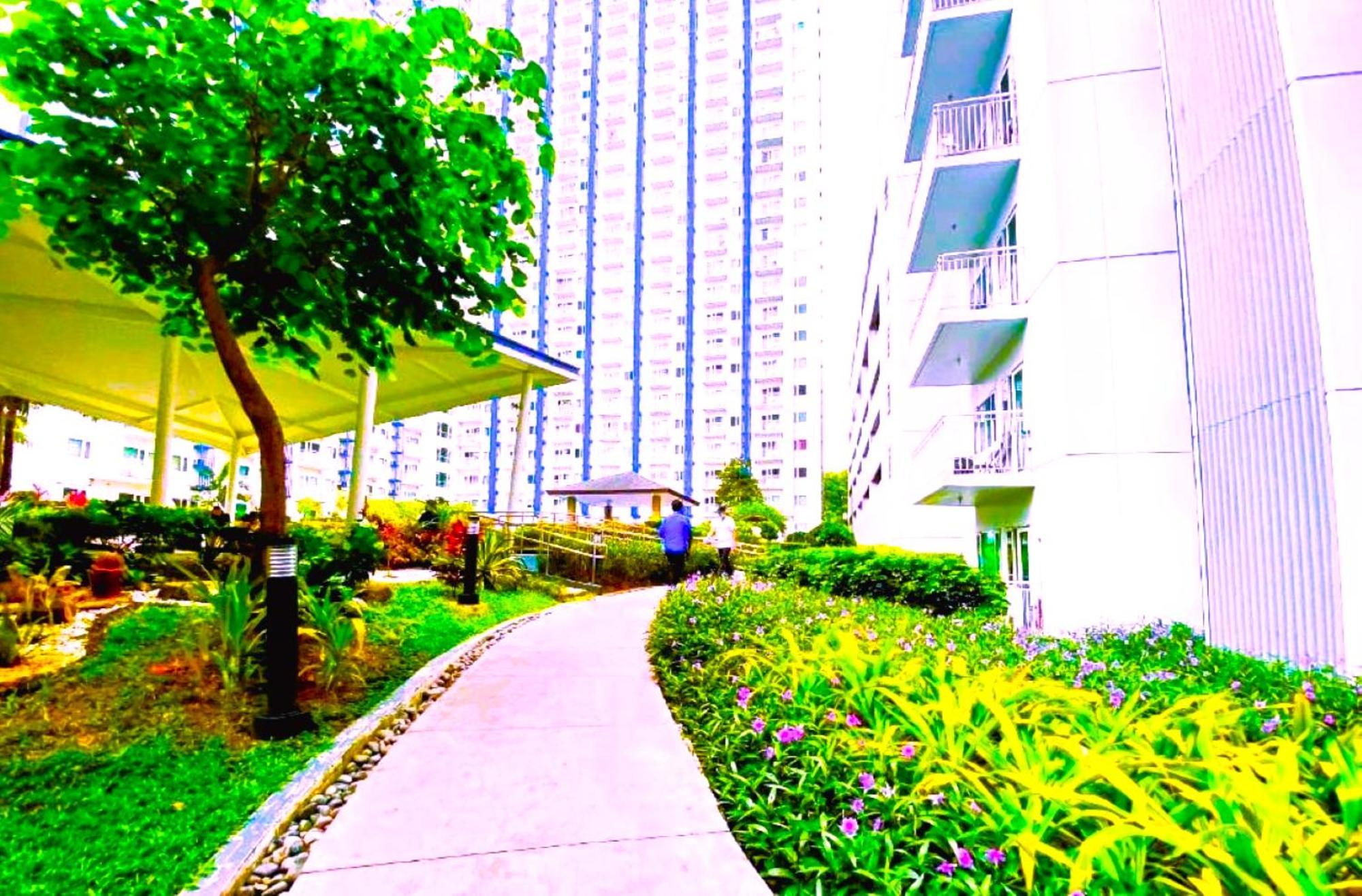 Tropical Bliss Grass Sm North Qc Mla Manila