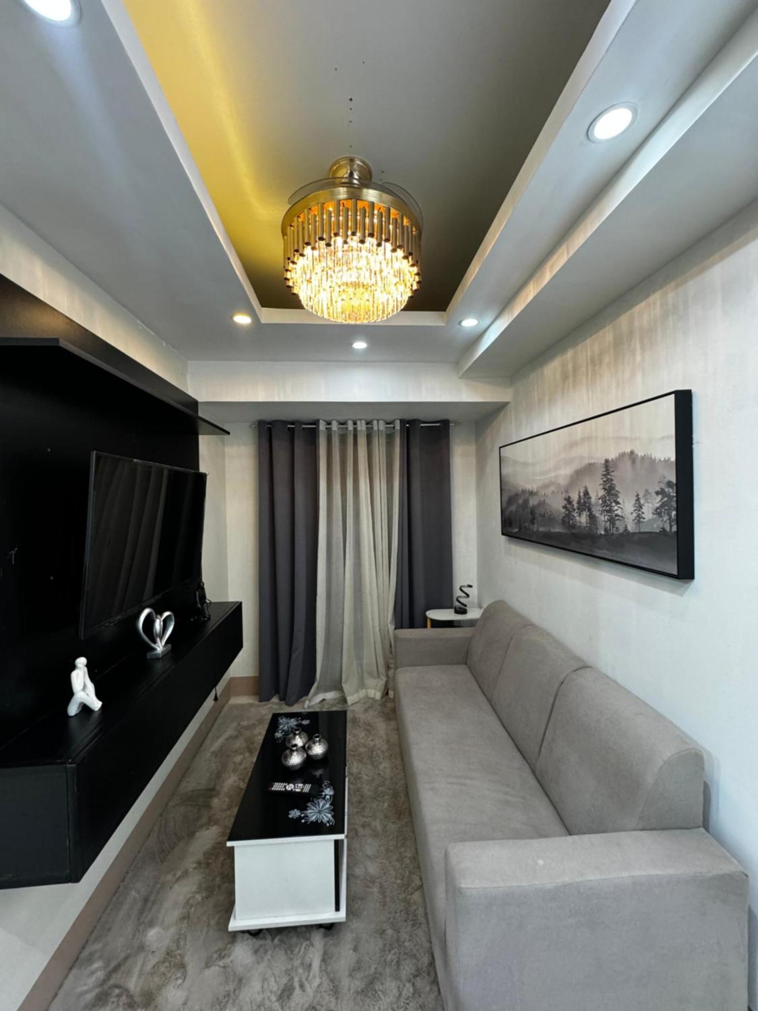 Bachelor Pad Shore 3 Residences Apartment