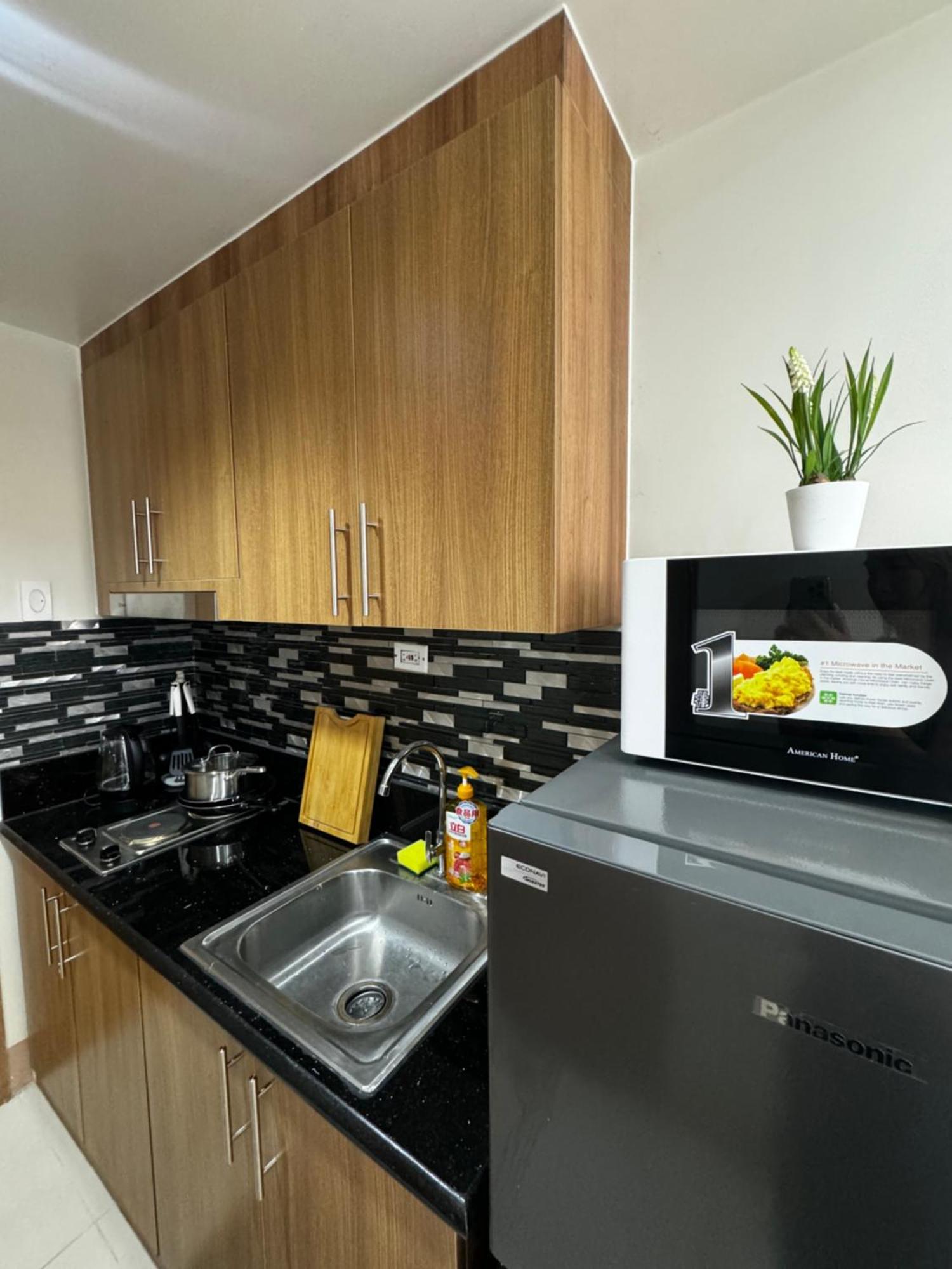 Bachelor Pad Shore 3 Residences Apartment