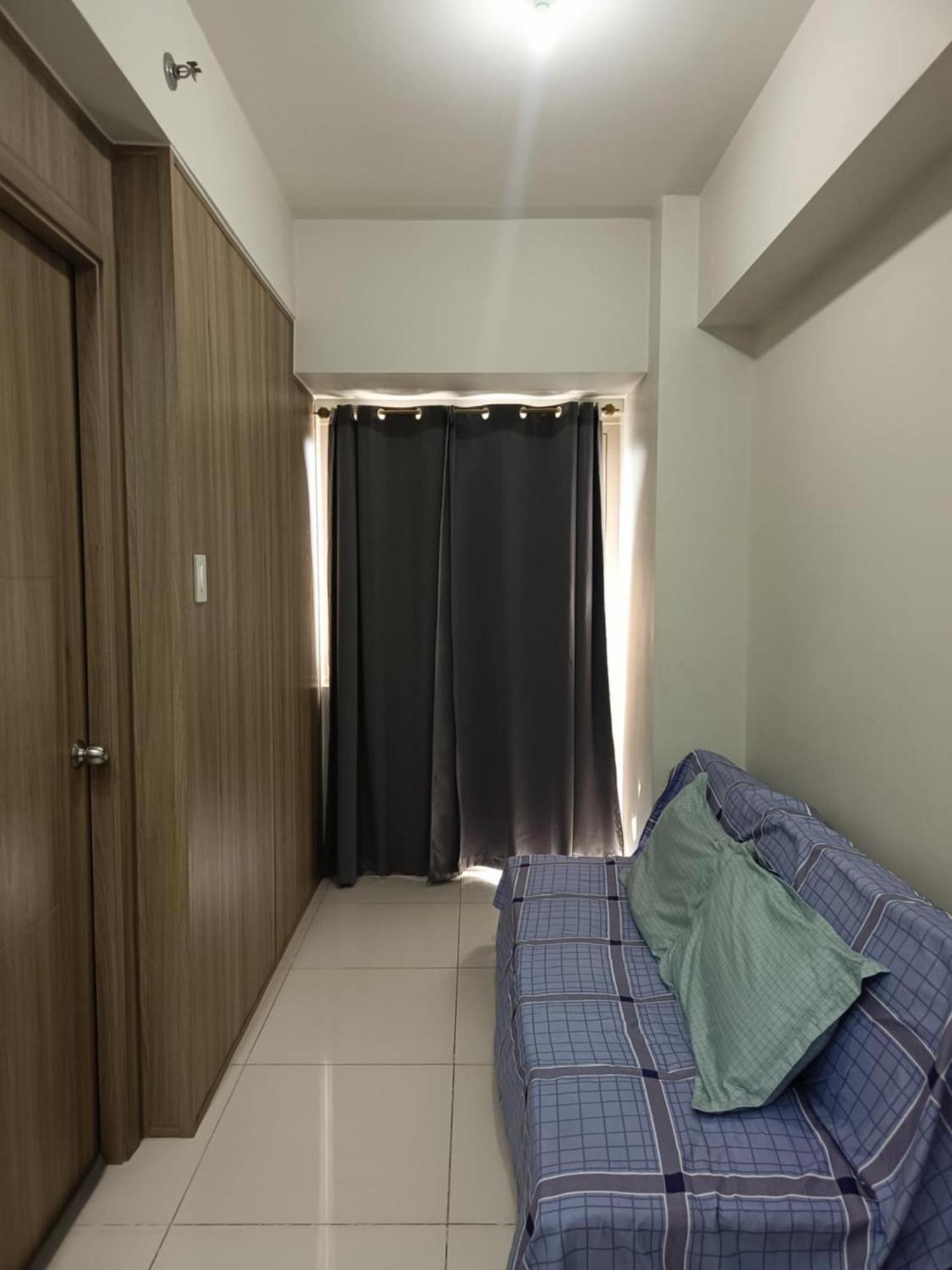 Coast Residences-ronnzel Staycation Apartment