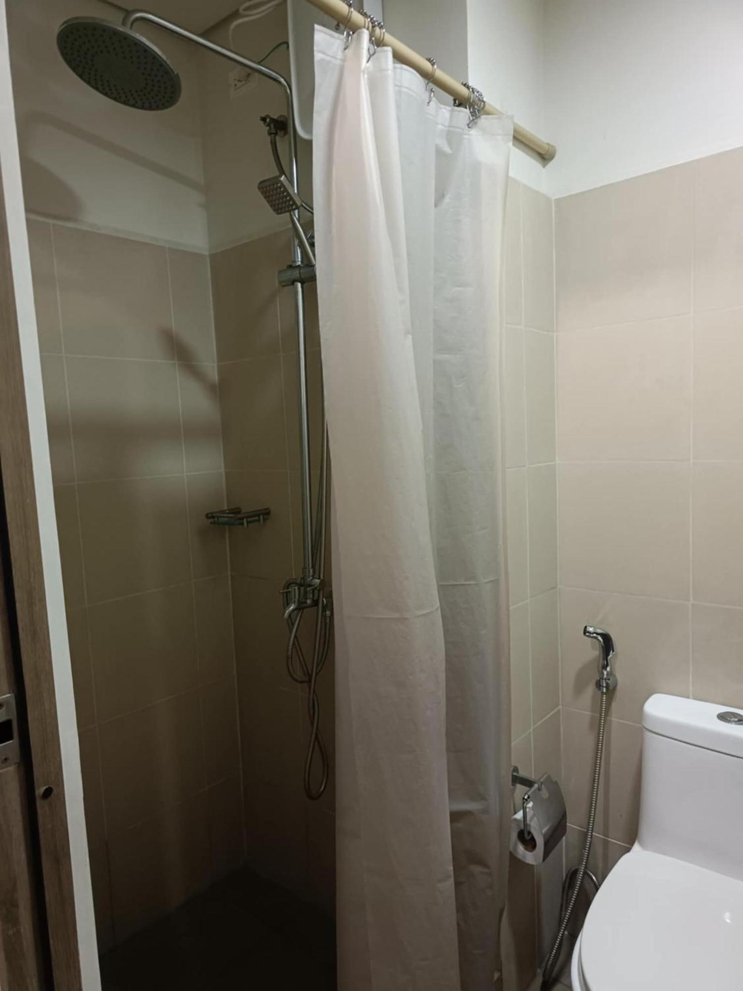 Coast Residences-ronnzel Staycation Apartment *