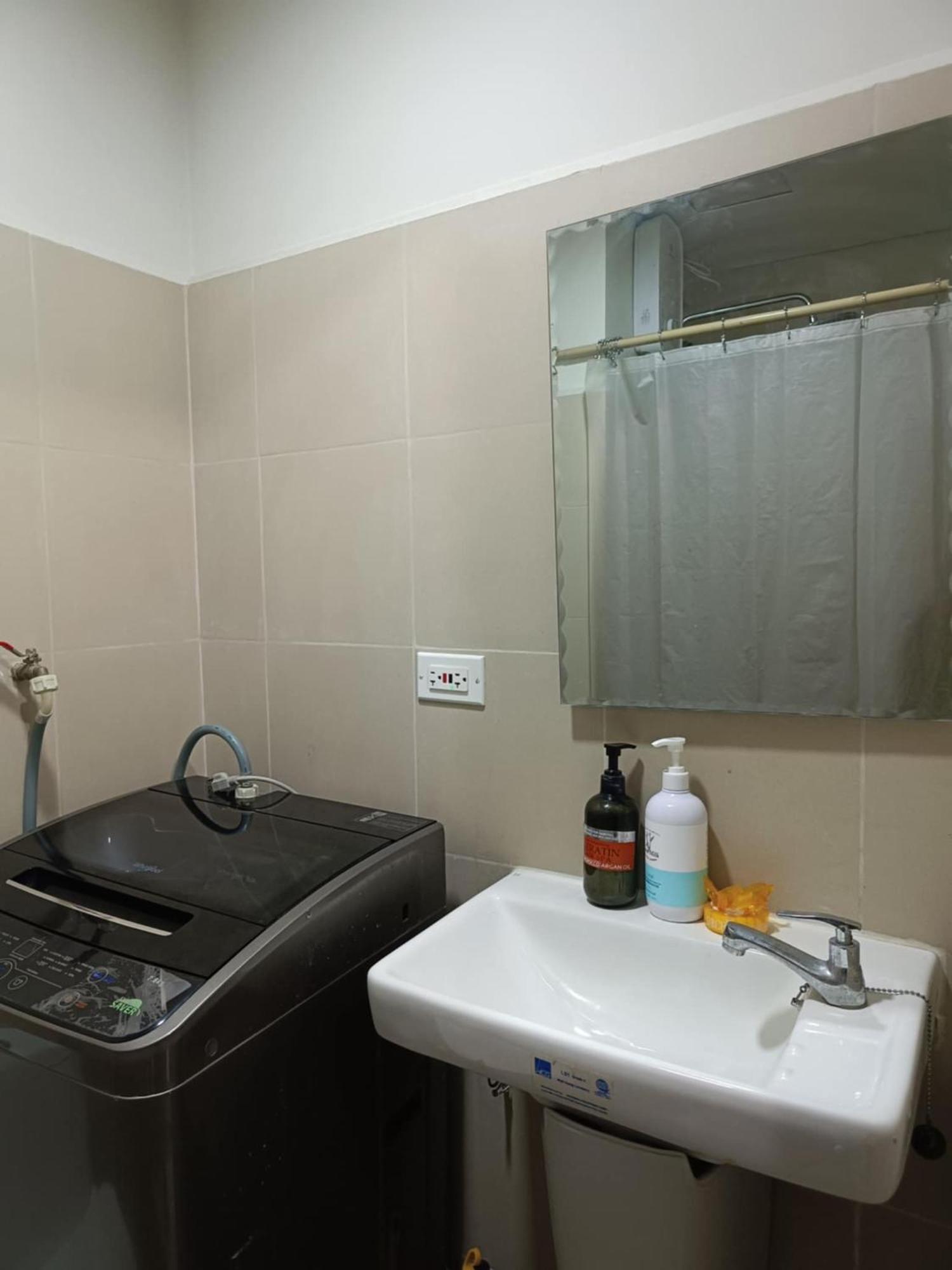 Coast Residences-ronnzel Staycation Apartment