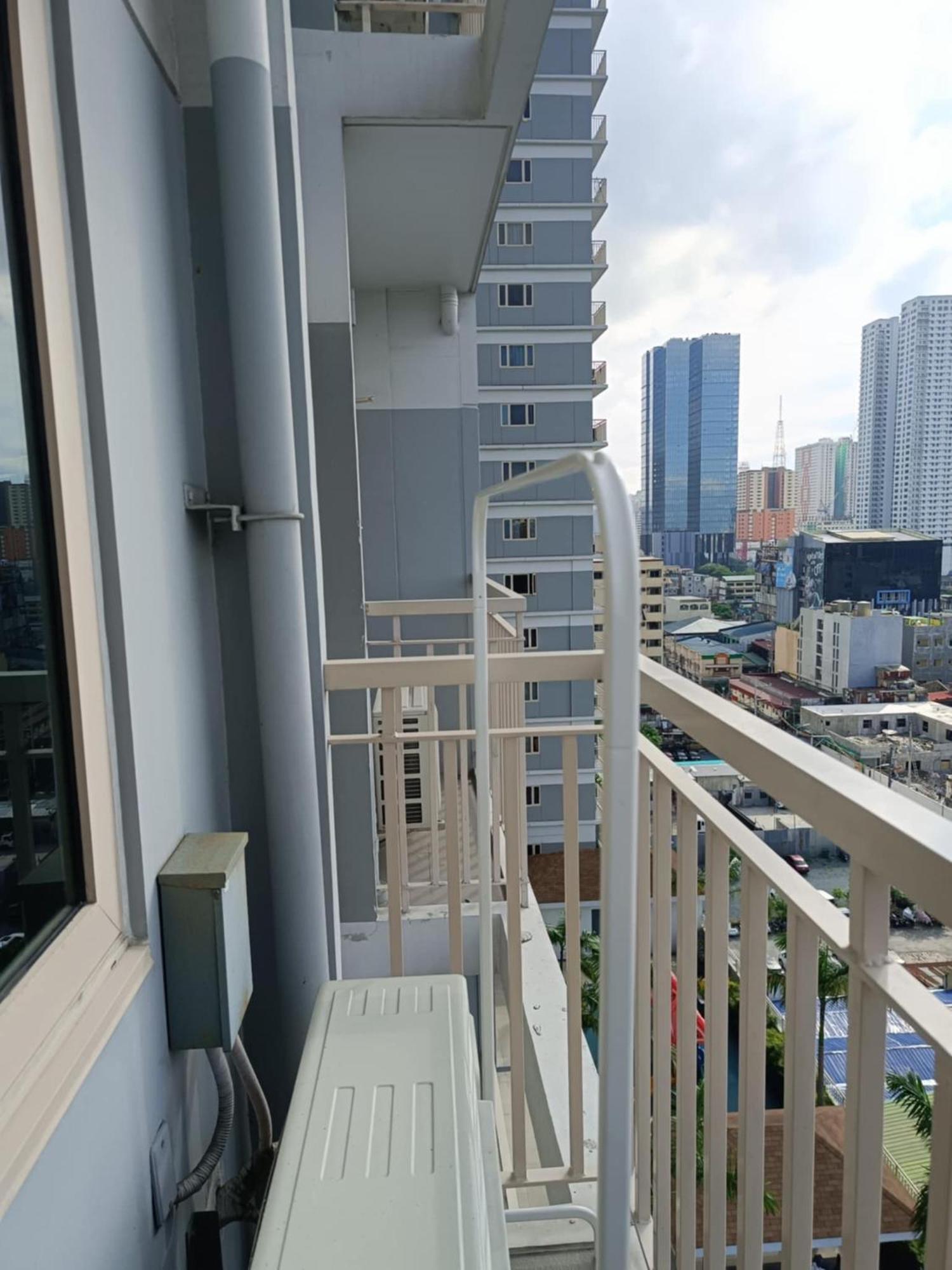 Coast Residences-ronnzel Staycation *
