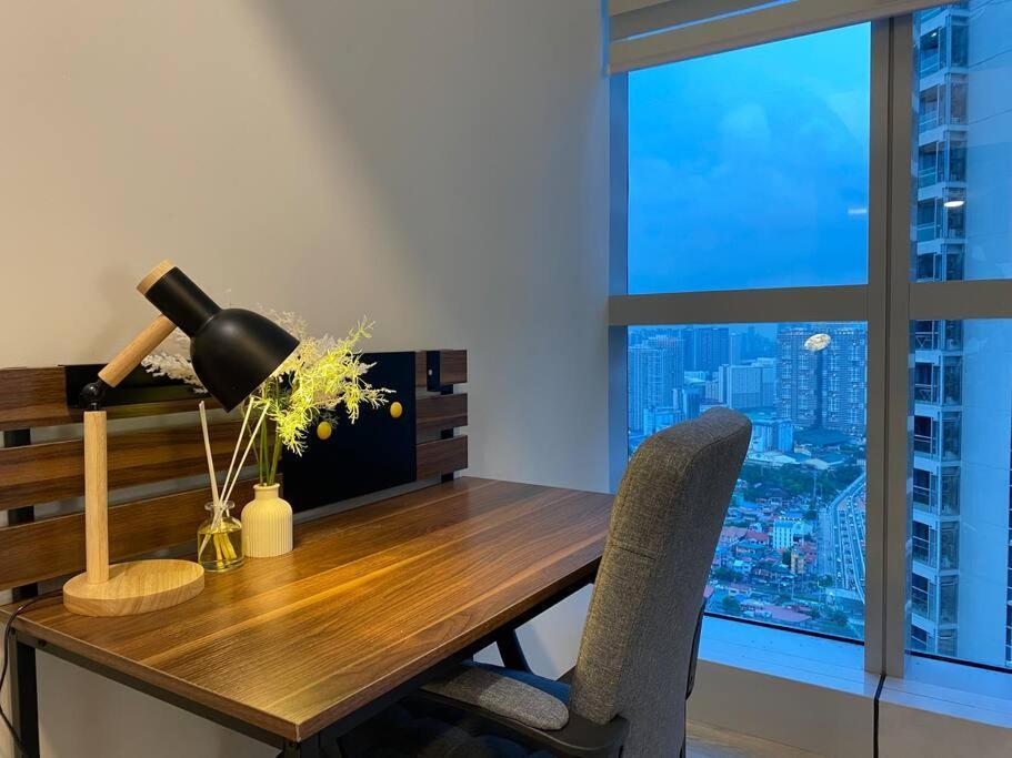 3br Spacious In Uptown Bgc Near Uptown Mall * Manila