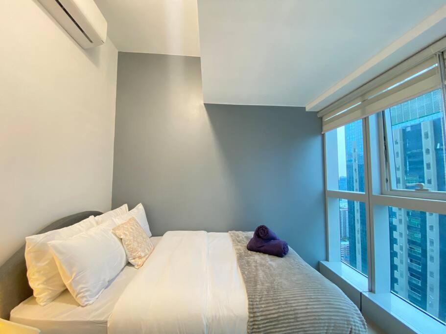 3br Spacious In Uptown Bgc Near Uptown Mall *