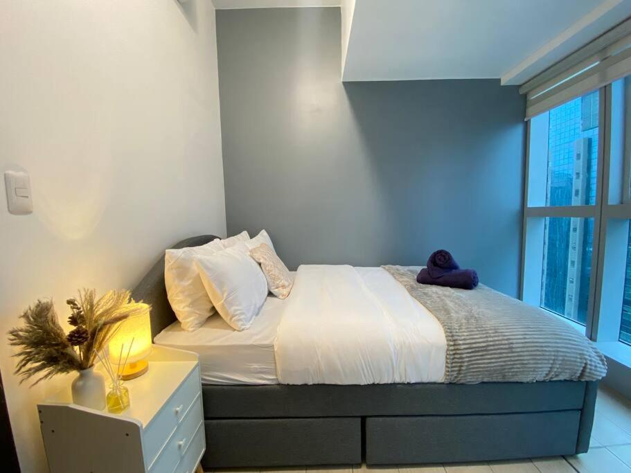 Apartment 3br Spacious In Uptown Bgc Near Uptown Mall *