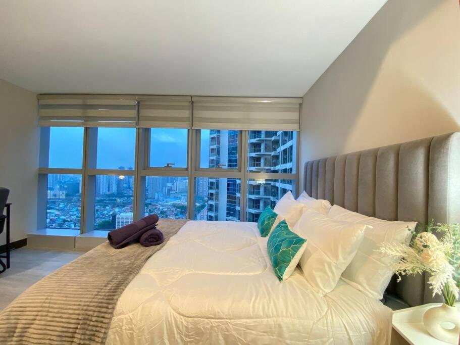 Apartment 3br Spacious In Uptown Bgc Near Uptown Mall Manila