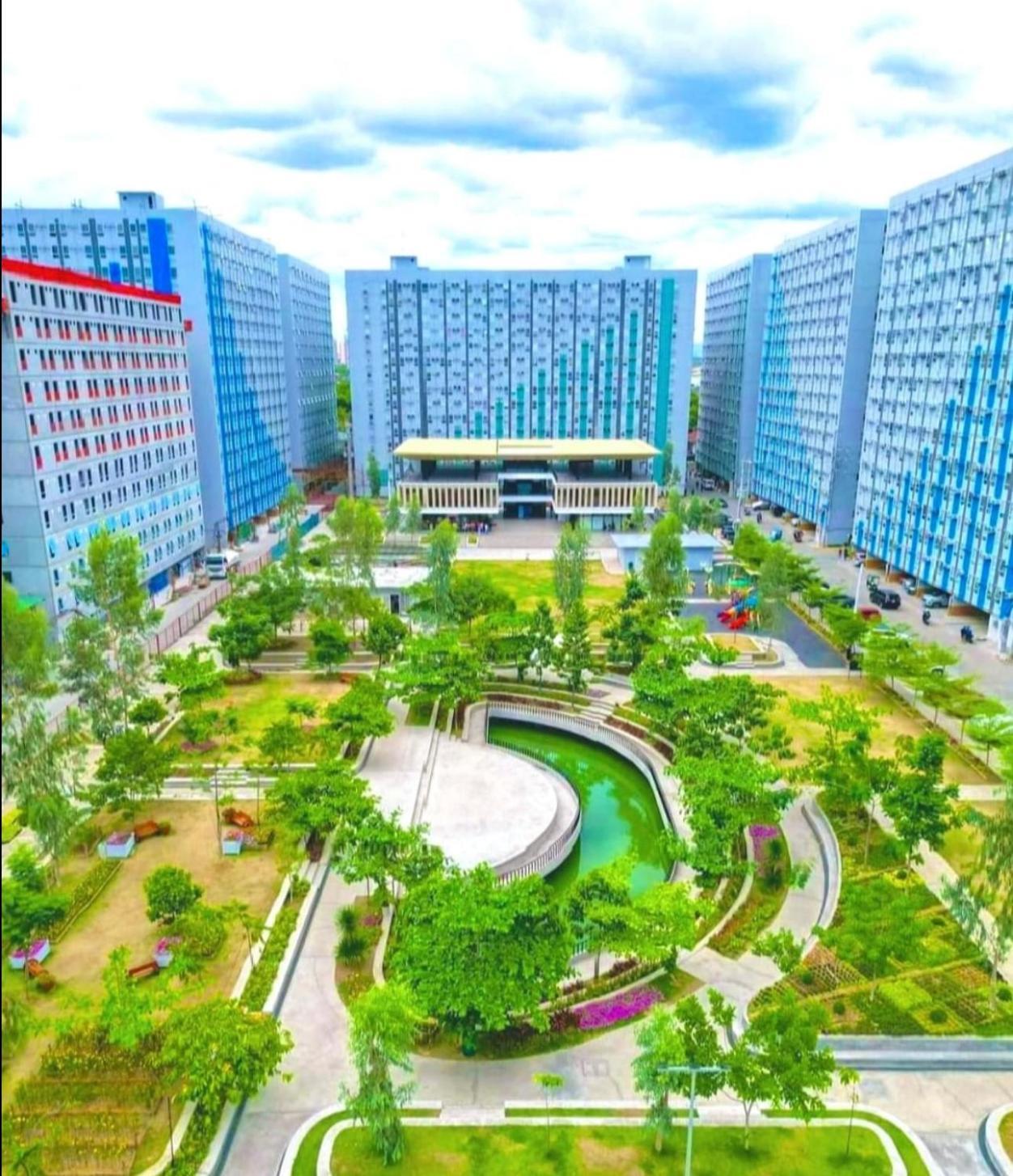 Pandora's Nest * Manila
