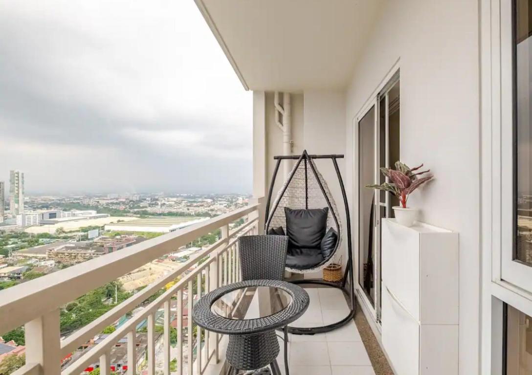 2 Bedroom With Parking Balcony Fully Furnished Free Wifi Pool * Manila