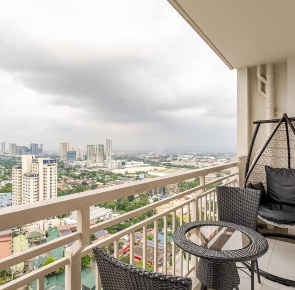 2 Bedroom With Parking Balcony Fully Furnished Free Wifi Pool Apartment Manila