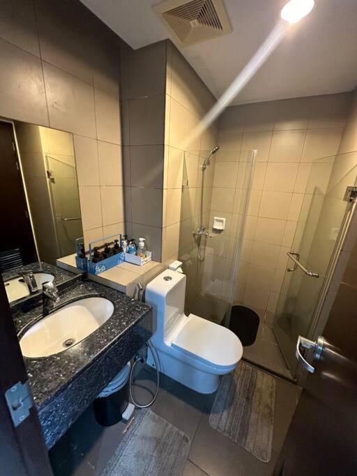 Apartment In Bgc Near Grand Hyatt Manila