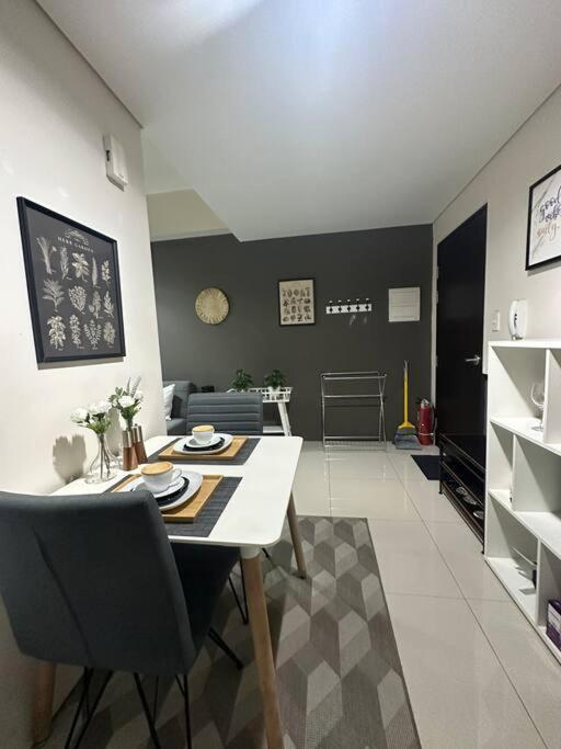 Apartment In Bgc Near Grand Hyatt