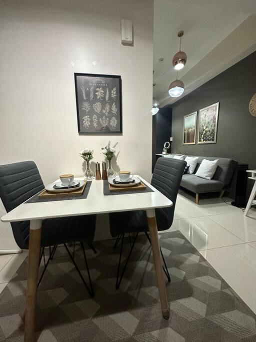 Apartment In Bgc Near Grand Hyatt