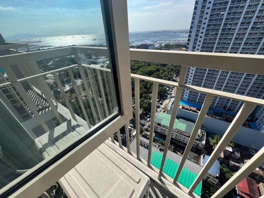 Near Moa Good For Sleeping With Bayview,sofa And Wifi 3146 * Manila
