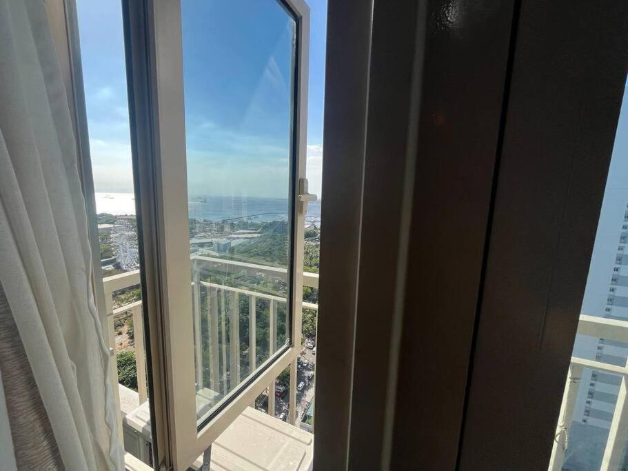 Near Moa Good For Sleeping With Bayview,sofa And Wifi 3146 * Manila