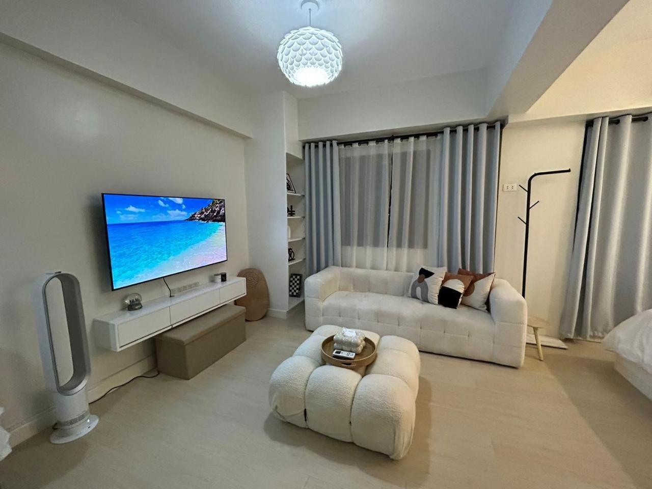 Relax In Style: Modern Airbnb And Netflix Manila