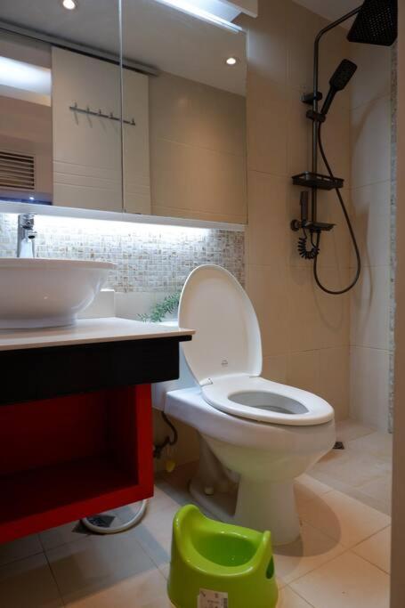 1br Mickey Mouse Theme Bgc Forbeswood Parklane Apartment *