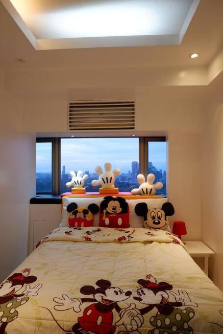 Apartment 1br Mickey Mouse Theme Bgc Forbeswood Parklane *