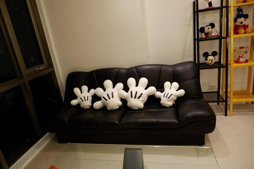 Apartment 1br Mickey Mouse Theme Bgc Forbeswood Parklane Manila