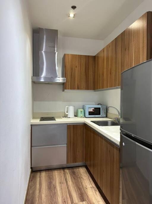 Spacious Corner 1 Bedroom With Balcony Gramercy