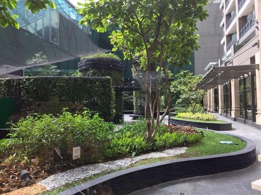 Apartment Spacious Corner 1 Bedroom With Balcony Gramercy *