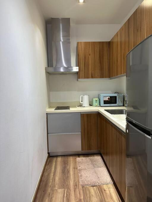 Spacious Corner 1 Bedroom With Balcony Gramercy *