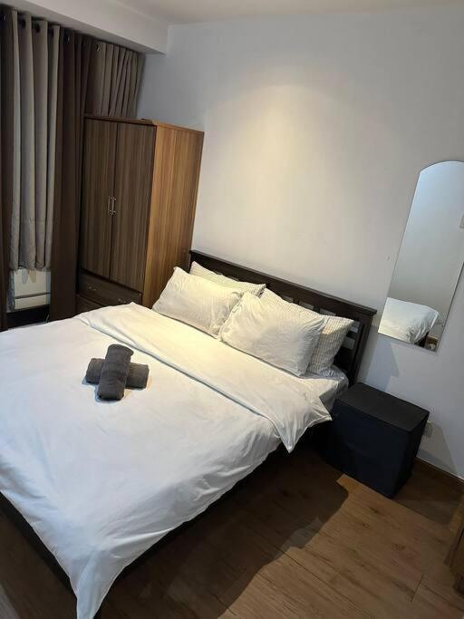 Spacious Corner 1 Bedroom With Balcony Gramercy Apartment *