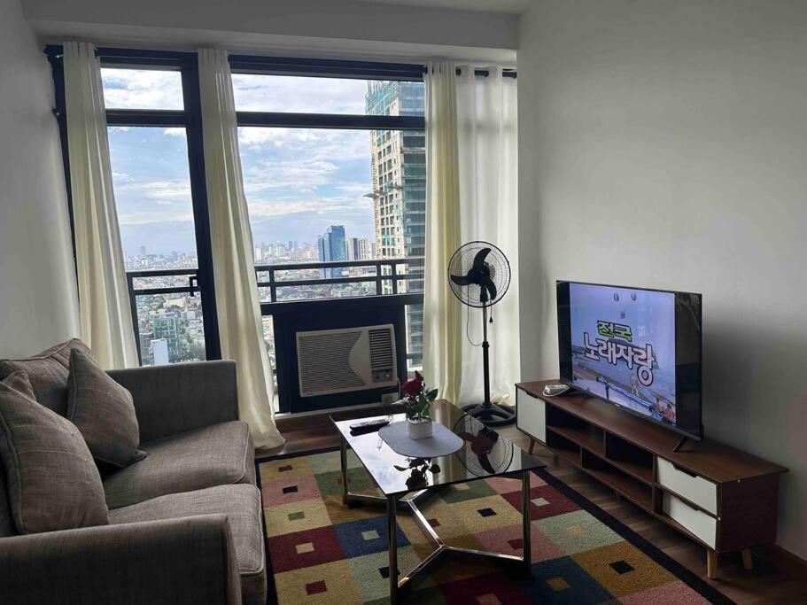 Spacious Corner 1 Bedroom With Balcony Gramercy *