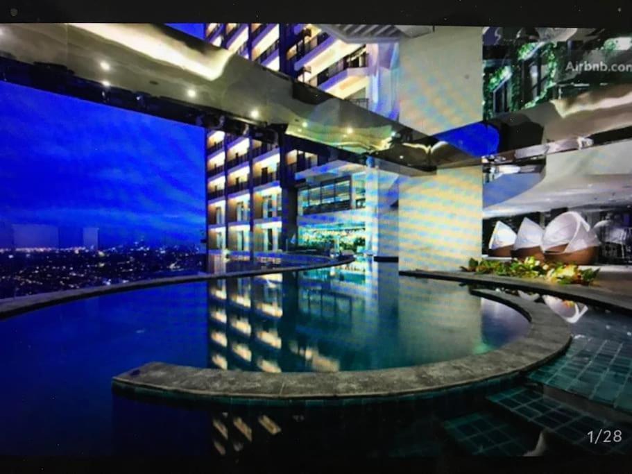 Spacious Corner 1 Bedroom With Balcony Gramercy