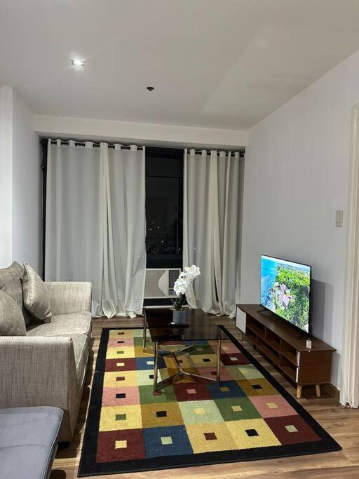 Spacious Corner 1 Bedroom With Balcony Gramercy Manila