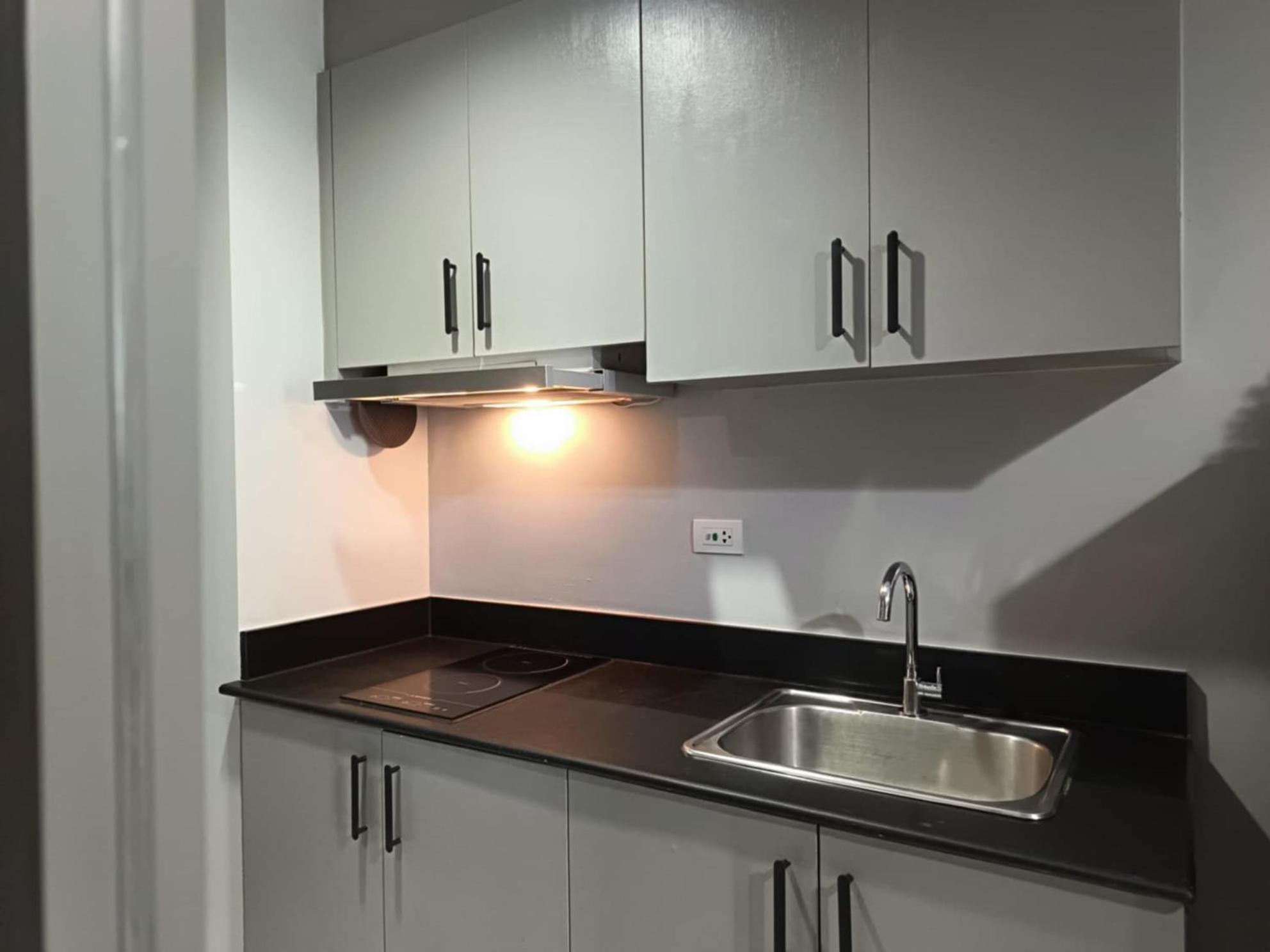 Skyview Condotel Free Wifi&netflix Near Moa&naia * Manila