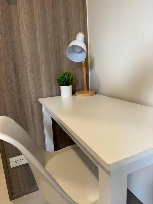 Cozy 1br Nr Ortigas Makati & Bgc With Secured Parking *