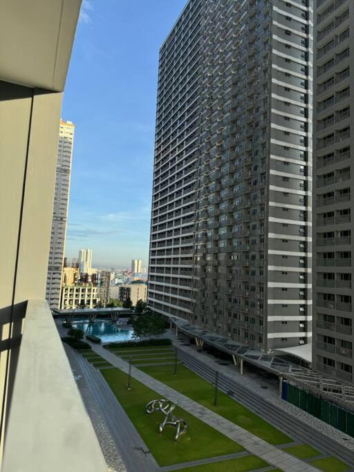 Cozy 1br Nr Ortigas Makati & Bgc With Secured Parking Apartment