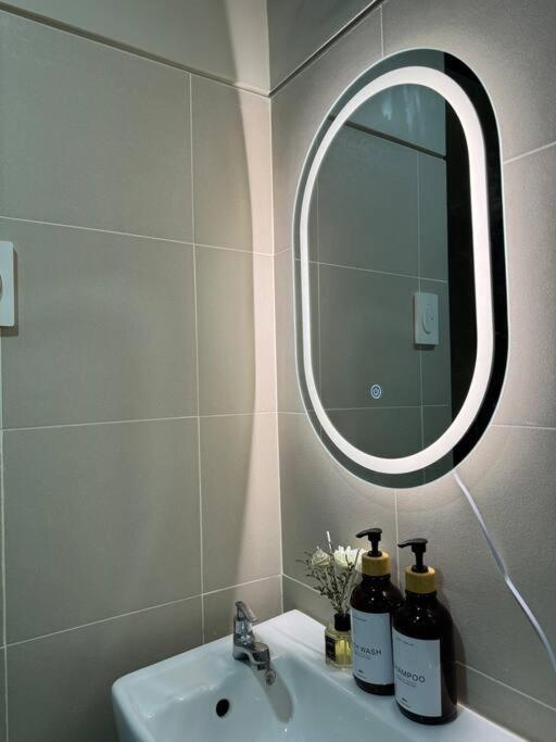 Cozy 1br Nr Ortigas Makati & Bgc With Secured Parking