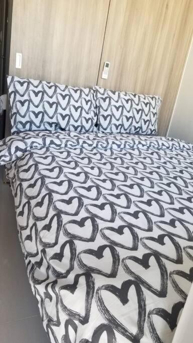 One Bedroom Unit Fame Residences Tower 4 *